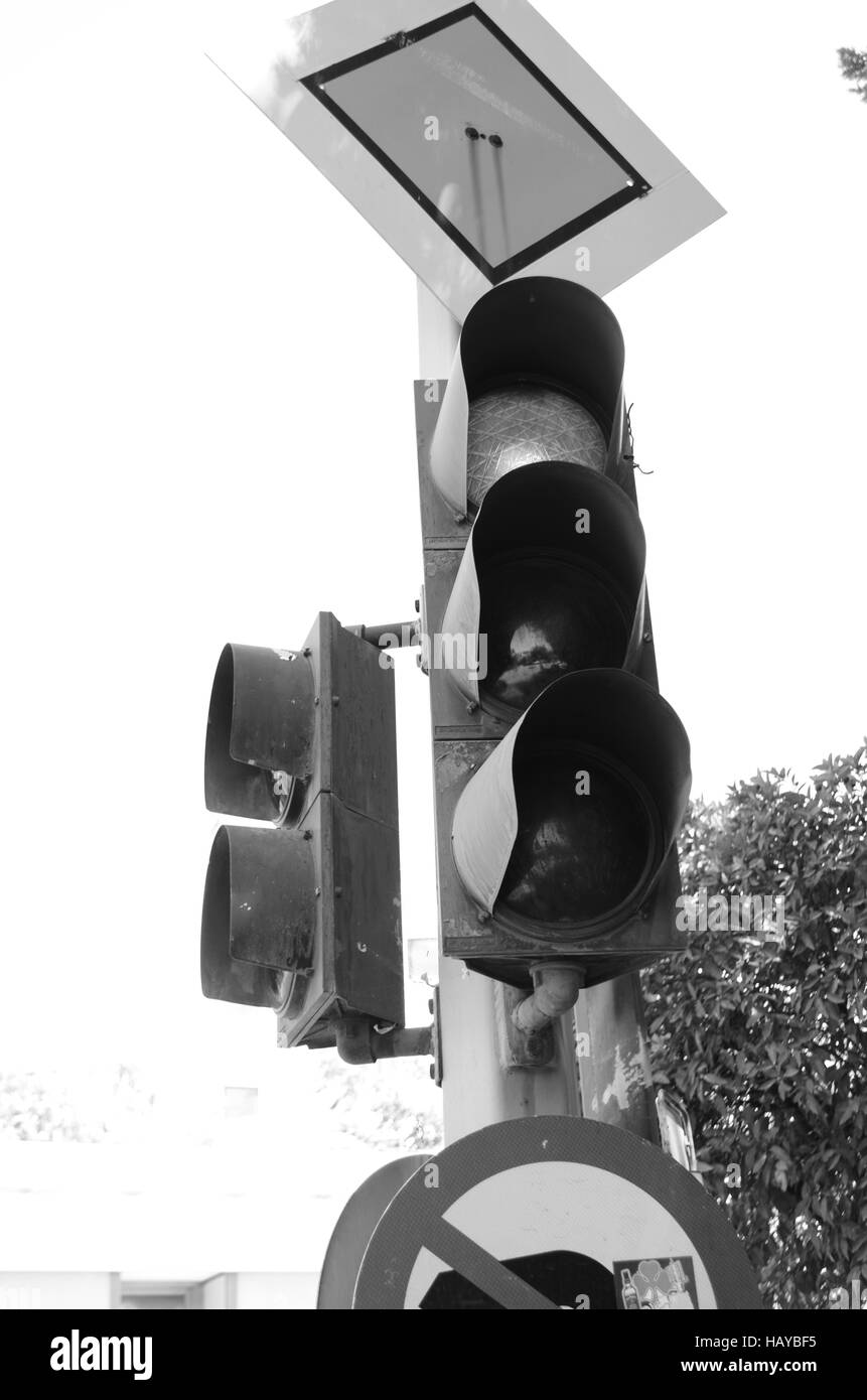 Ampel rot auf der Straße Stockfoto