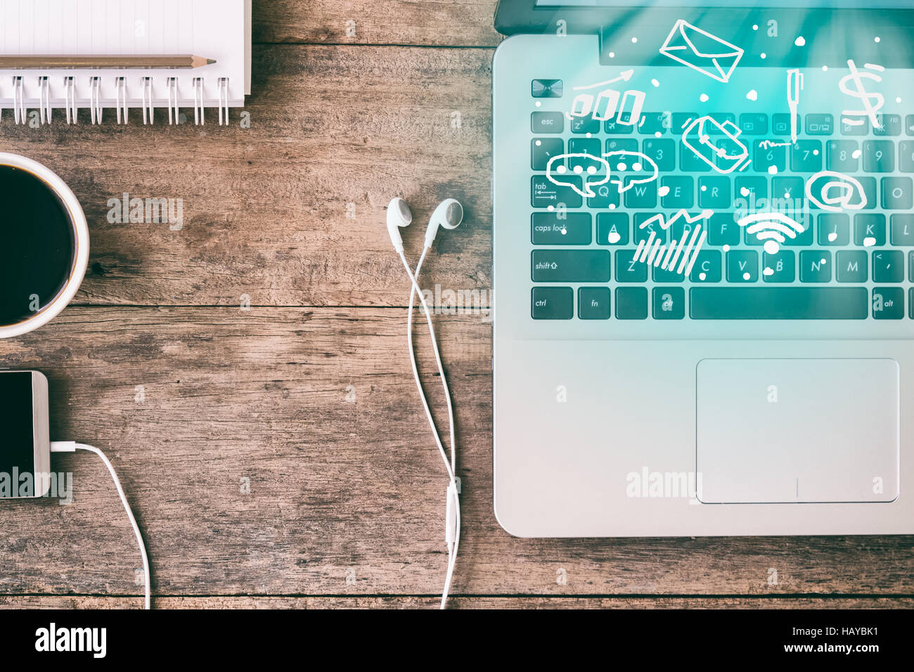 Business-Accessoire. Laptop und Smartphone für Business Arbeitsprojekt auf Holztisch. Sie können beantragen, Hintergrund, Hintergrund, Wallpaper, einschließlich web Stockfoto