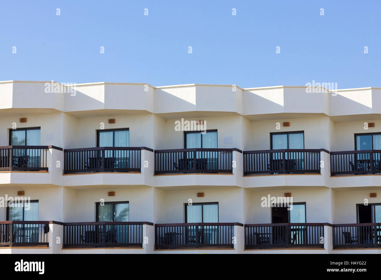 Sich wiederholende Kleinwohnungen. Stockfoto