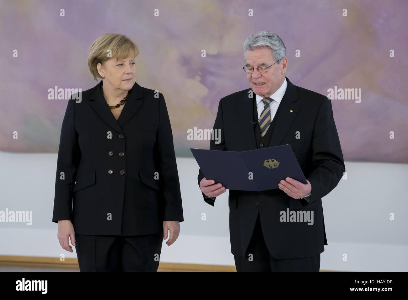 Merkel ist neue Bundeskanzlerin von Gauck ernannt. Stockfoto