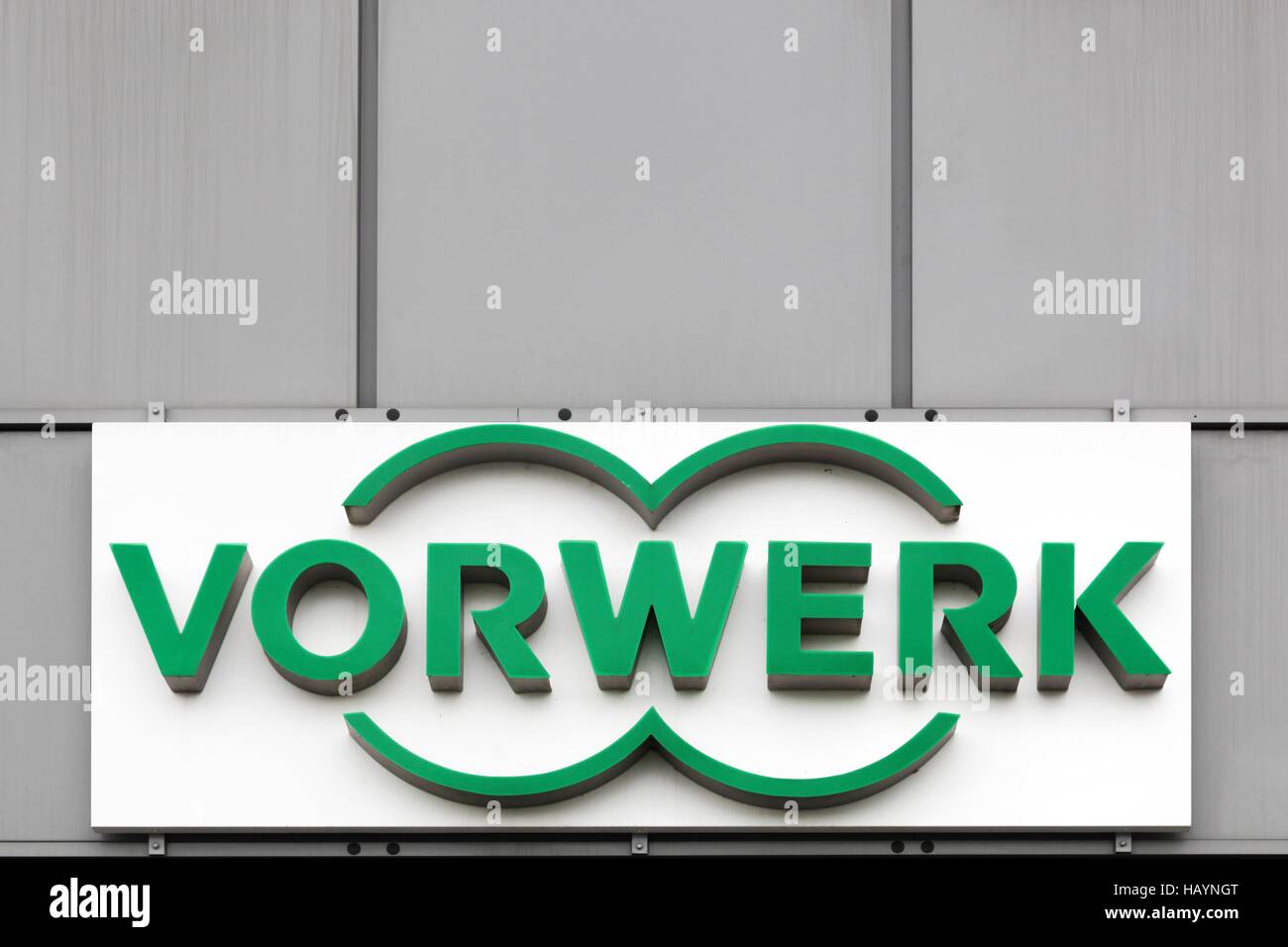 Vorwerk-Logo an der Wand Stockfoto