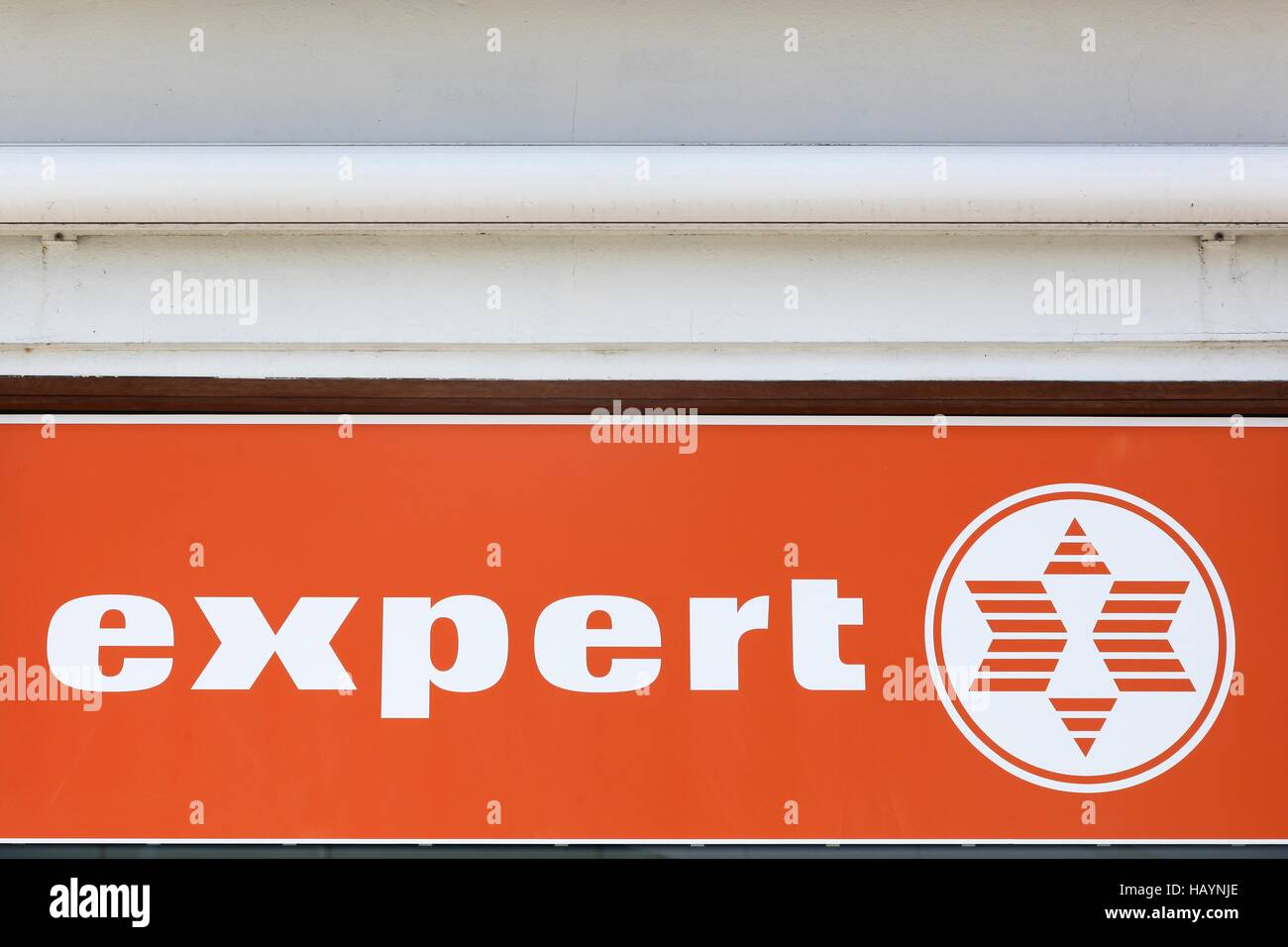 Expert-Logo an der Wand Stockfoto