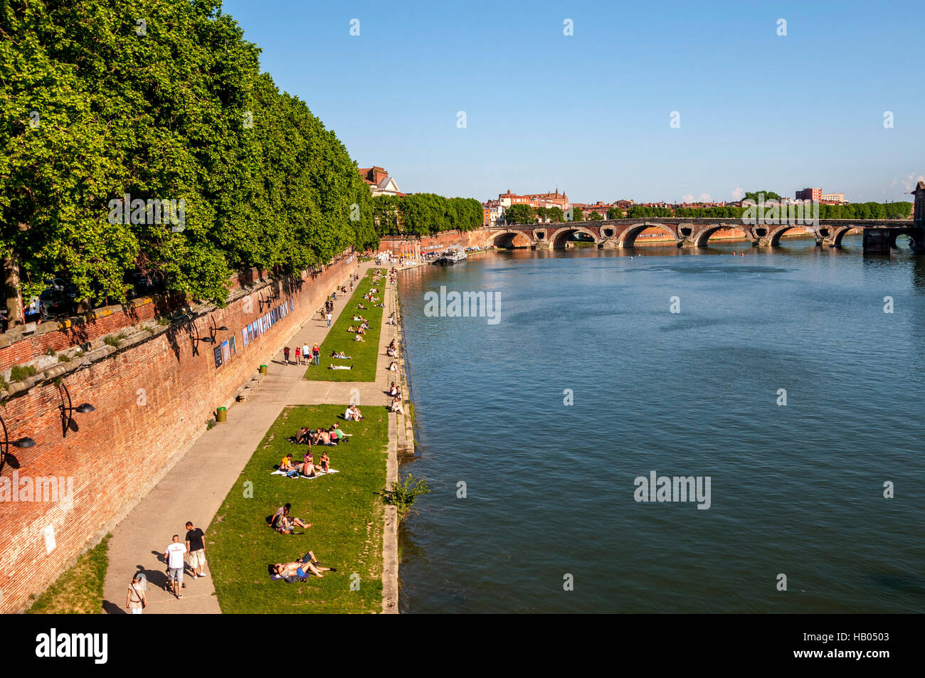 Garonne am Flussufer in Toulouse, Haute-Garonne, Occitanie, Frankreich Stockfoto