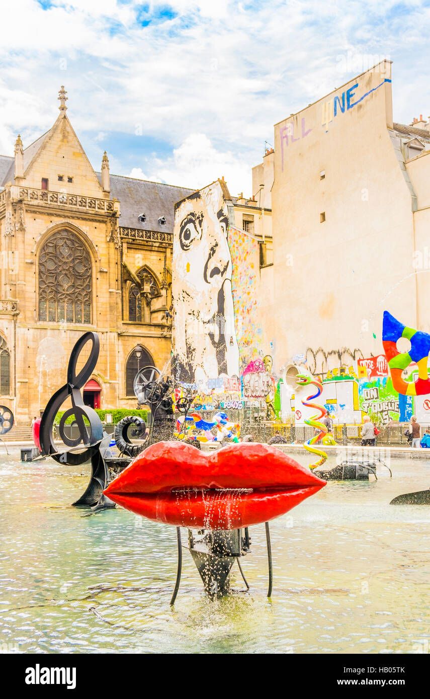 Detail der Stravinsky-Brunnen mit Skulpturen von Niki de Saint Phalle und Jean Tinguely, neben Georges Pompidou center Stockfoto