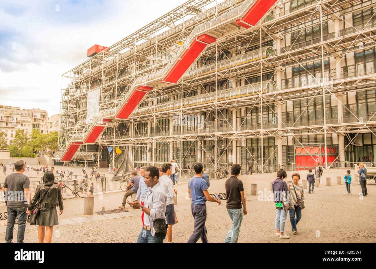 Straßenszene vor Georges Pompidou Center Stockfoto