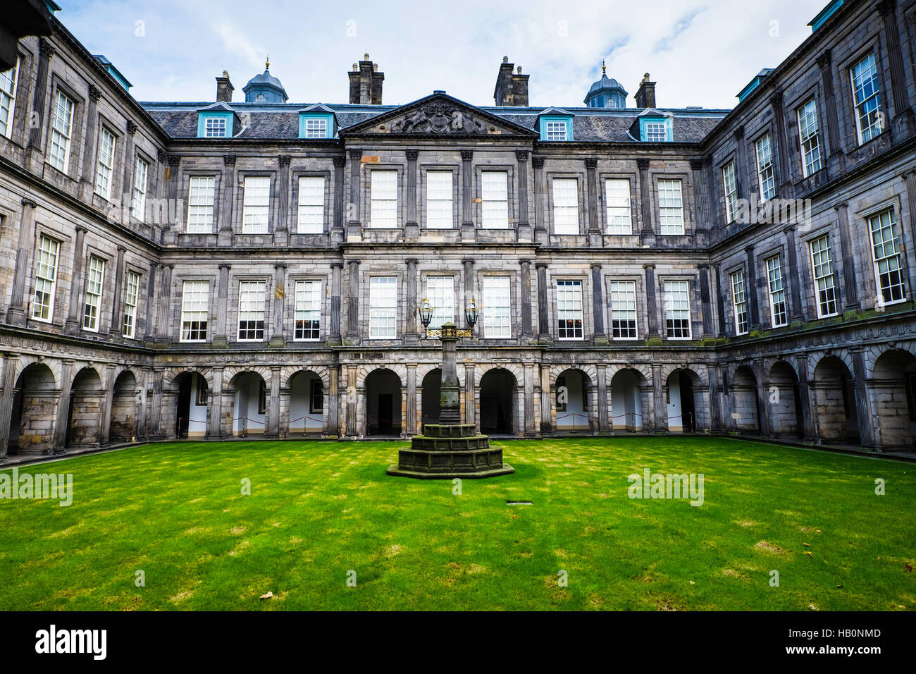 Innenhof / Viereck der Holyrood Palace, Edinburgh, Schottland Stockfoto