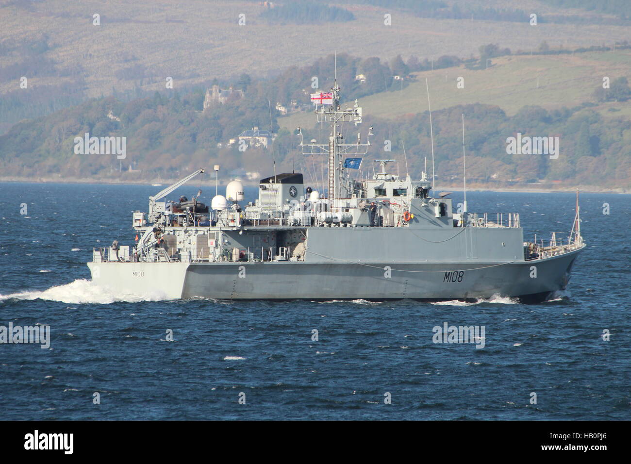 HMS Grimsby (M108), ein Sandown-Klasse Mine Gegenmaßnahmen Schiff der Royal Navy, Ankunft für Übung Joint Warrior 16-2. Stockfoto