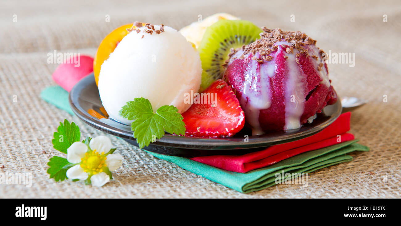 Gemischte Früchte Eis. Stockfoto