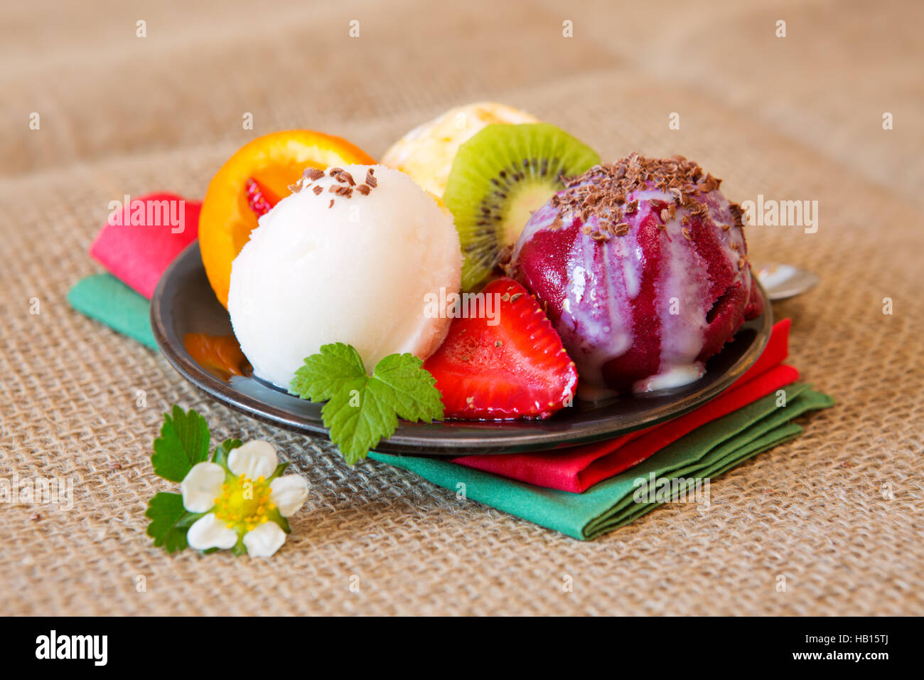 Gemischte Früchte Eis. Stockfoto