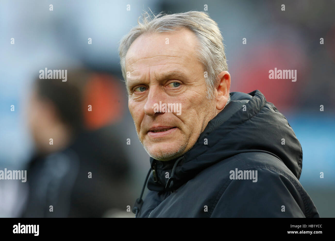 Leverkusen, Deutschland. 3. Dezember 2016. Bundesliga-Spieltag 13, Bayer 04 Leverkusen Vs SC Freiburg: Manager Christian Streich (Freiburg). Bildnachweis: Jürgen Schwarz/Alamy Live-Nachrichten Stockfoto