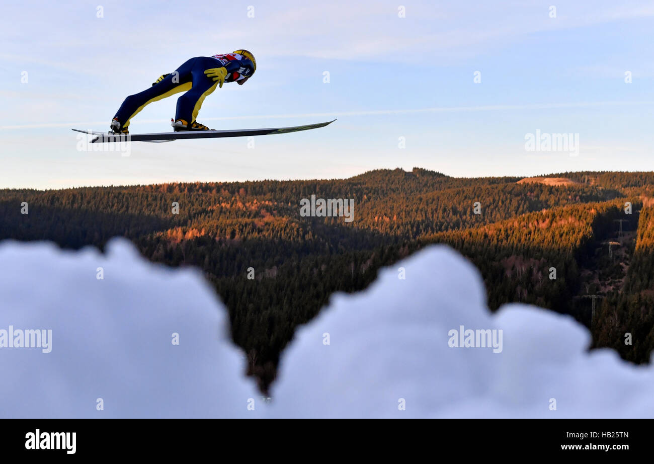 Klingenthal, Deutschland. 4. Dezember 2016. Japanischer Skispringer Noriaki Kasai in Aktion während der Männer ist Skispringen Single World Cup in der Vogtland Arena in Klingenthal, Deutschland, 4. Dezember 2016. Foto: Hendrik Schmidt/Dpa-Zentralbild/Dpa/Alamy Live News Stockfoto