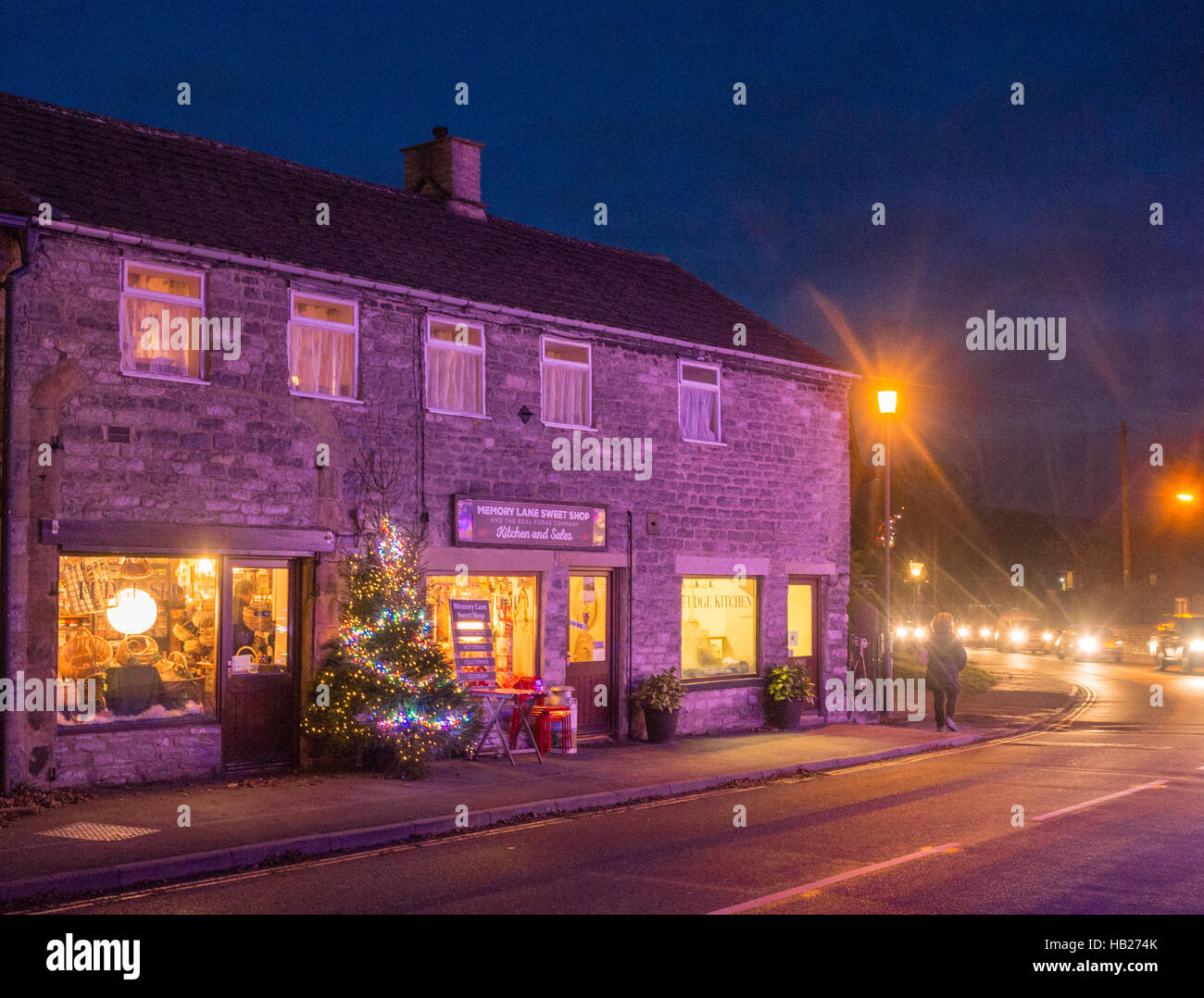 Castleton Dorf, High Peak, Derbyshire, UK. 4. Dezember 2016. Sehr schöne Castleton Dorf traditionell Decotated zur Feier des Xmas-2016, Castleton, High Peak, Derbyshire, UK Stockfoto