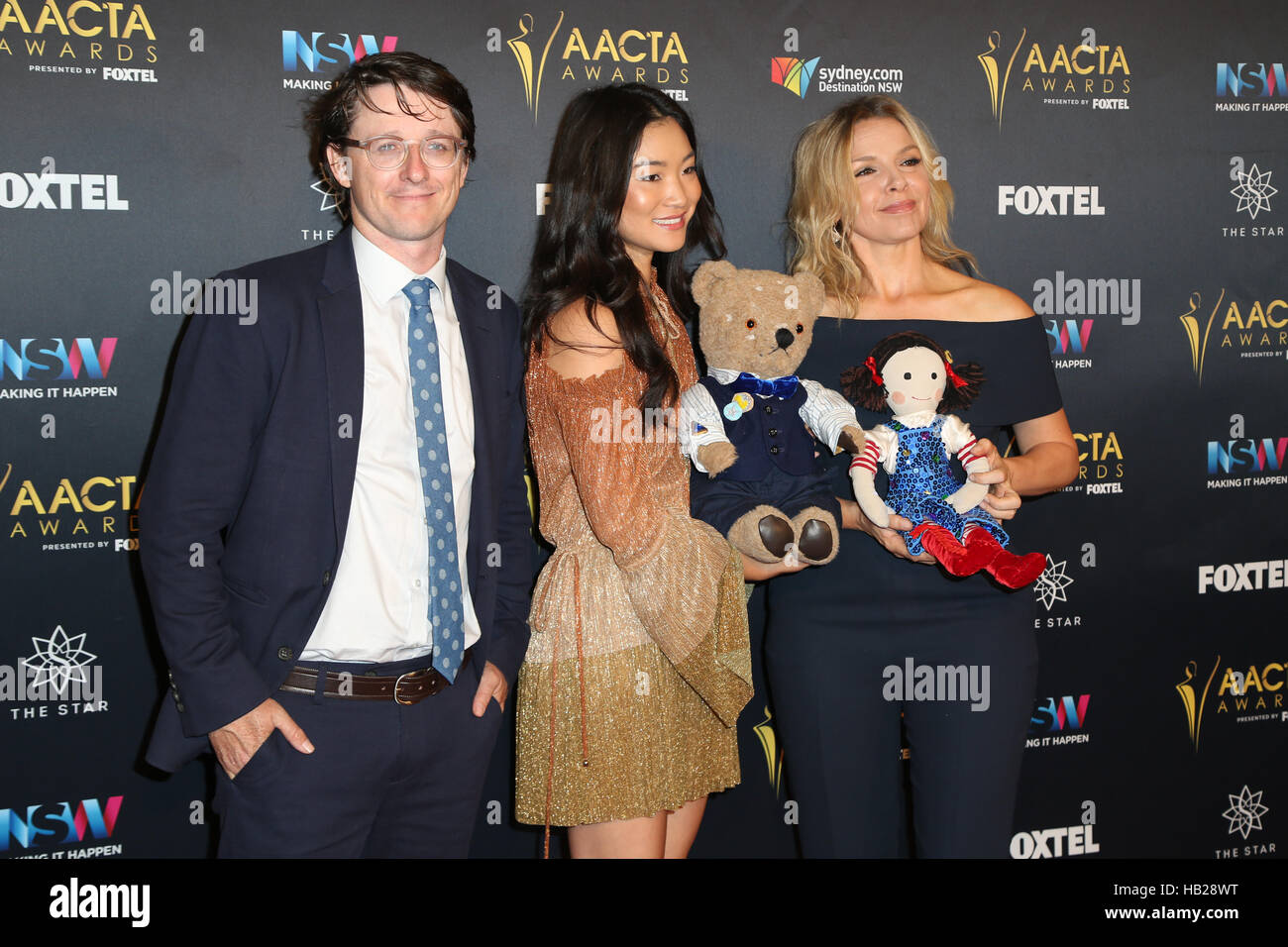 Sydney, Australien. 5. Dezember 2016. Im Bild: Michelle Lim und Justine Clarke. Prominente, award-nominierten und Branchenzahlen besuchen das 6. AACTA (Australian Academy of Film and Television Arts) Awards Mittagessen bei The Star, Pyrmont, Bildschirm Exzellenz zu feiern. Kredit: Kredit: Richard Milnes/Alamy Live-Nachrichten Stockfoto