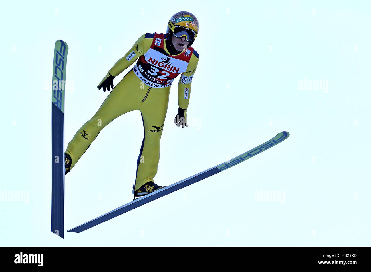 Klingenthal, Deutschland. 4. Dezember 2016. Der japanische Skispringer springt Noriaki Kasai von der Grossschanze während der ersten Bewertungsrunde bei der nordischen Ski-Weltcup in der Vogtland Arena in Klingenthal, Deutschland, 4. Dezember 2016. Foto: Jan Woitas/Dpa-Zentralbild/Dpa/Alamy Live News Stockfoto