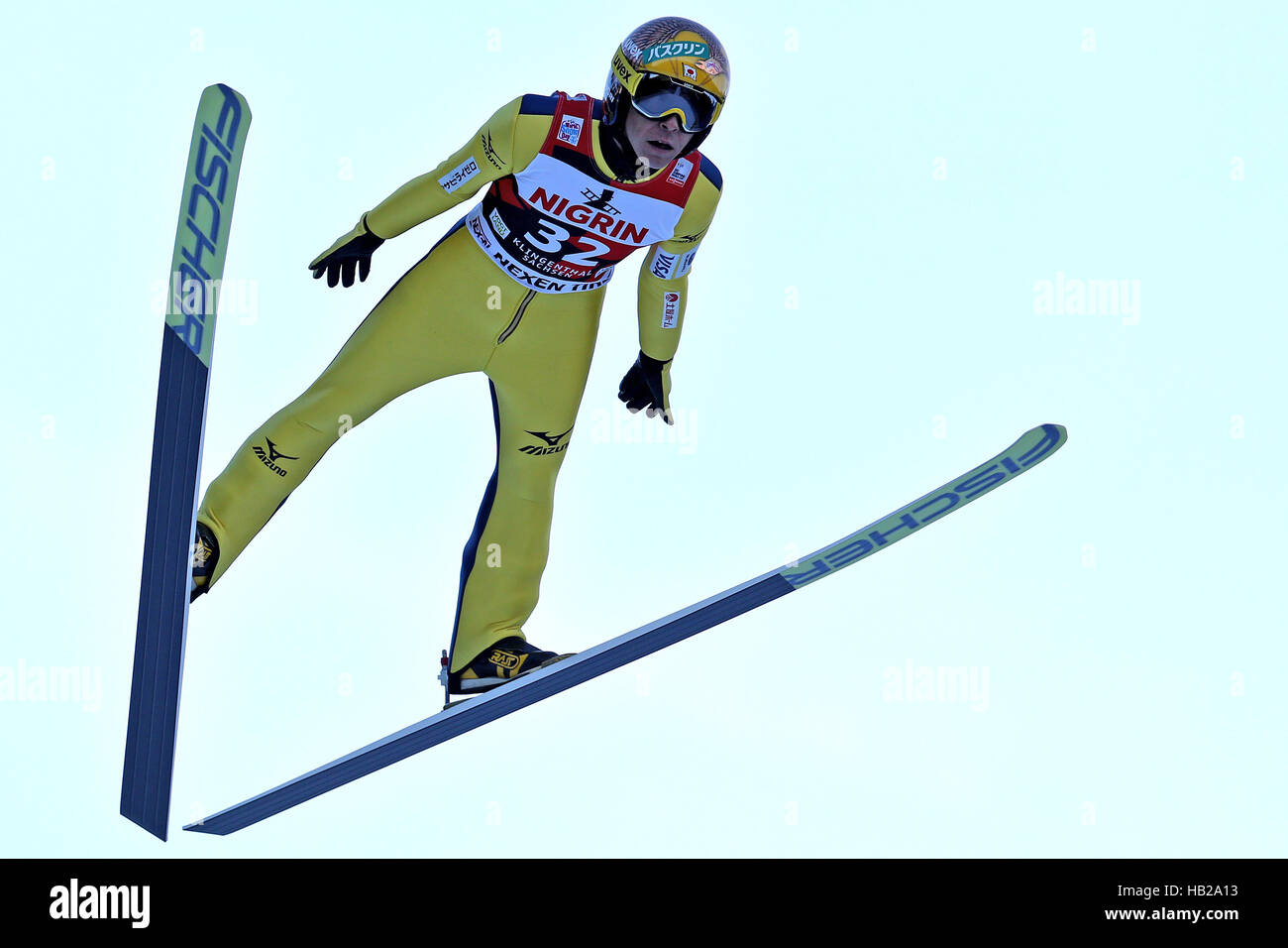 Klingenthal, Deutschland. 4. Dezember 2016. Der japanische Skispringer springt Noriaki Kasai von der Grossschanze während der ersten Bewertungsrunde bei der nordischen Ski-Weltcup in der Vogtland Arena in Klingenthal, Deutschland, 4. Dezember 2016. Foto: Jan Woitas/Dpa-Zentralbild/Dpa/Alamy Live News Stockfoto