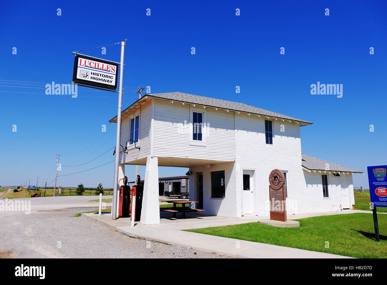 Lucilles ist eine alte historische Tankstelle in Oklahoma auf der Route 66. Stockfoto