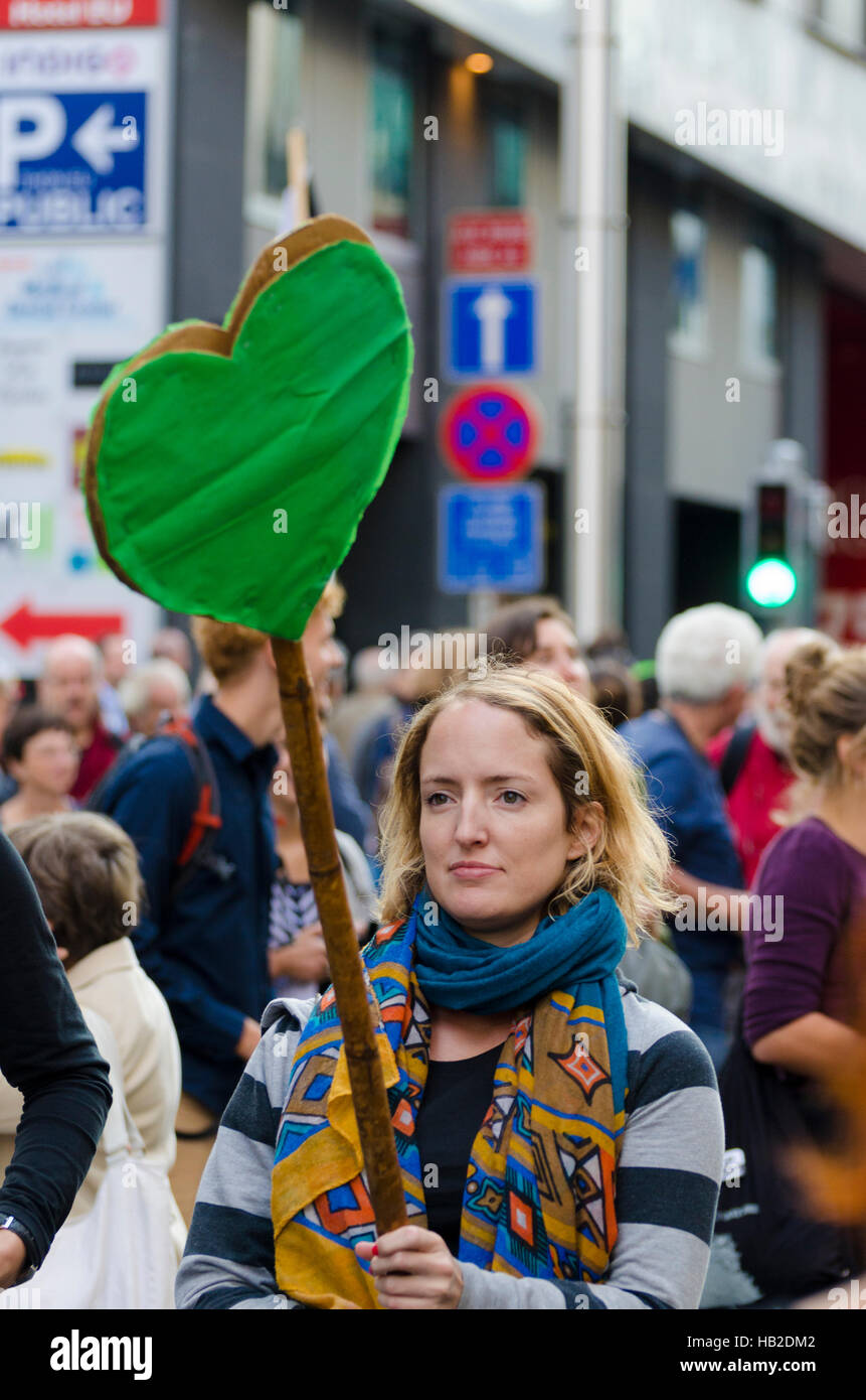 TTIP GAME OVER-Aktivist in Aktion während einer öffentlichen Demonstration in Brüssel. Stockfoto