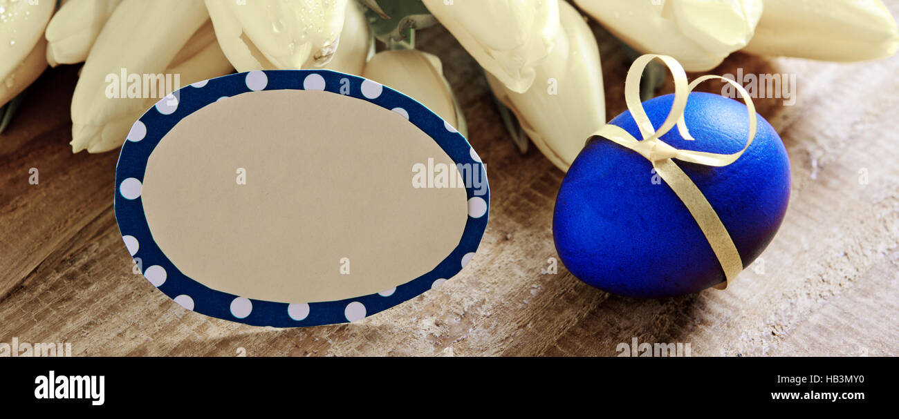 Ostern Grußkarte und blaues Ei. Stockfoto