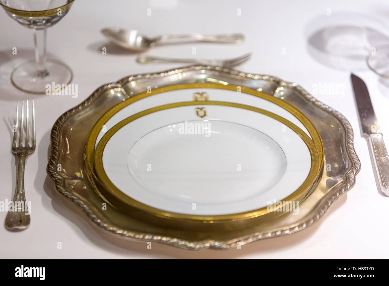 Eleganz-Tischdekoration. Luxuriöse und romantische Abendessen. Stockfoto