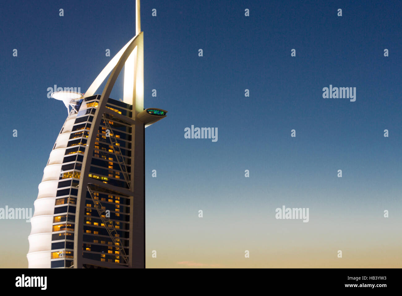 Berühmten Burj Al Arab Hotel mit Sonnenuntergang in Dubai, Vereinigte Arabische Emirate Stockfoto