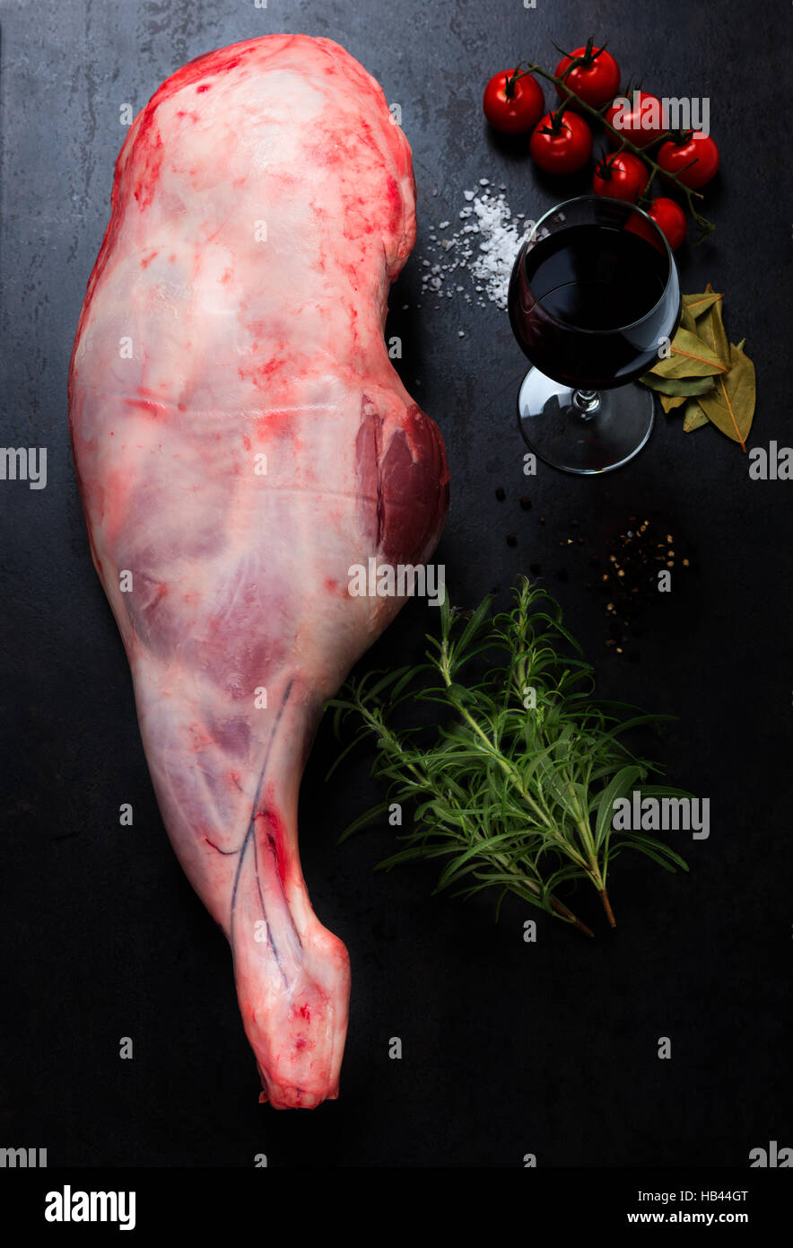 Rohes Lammfleisch Bein Stockfoto