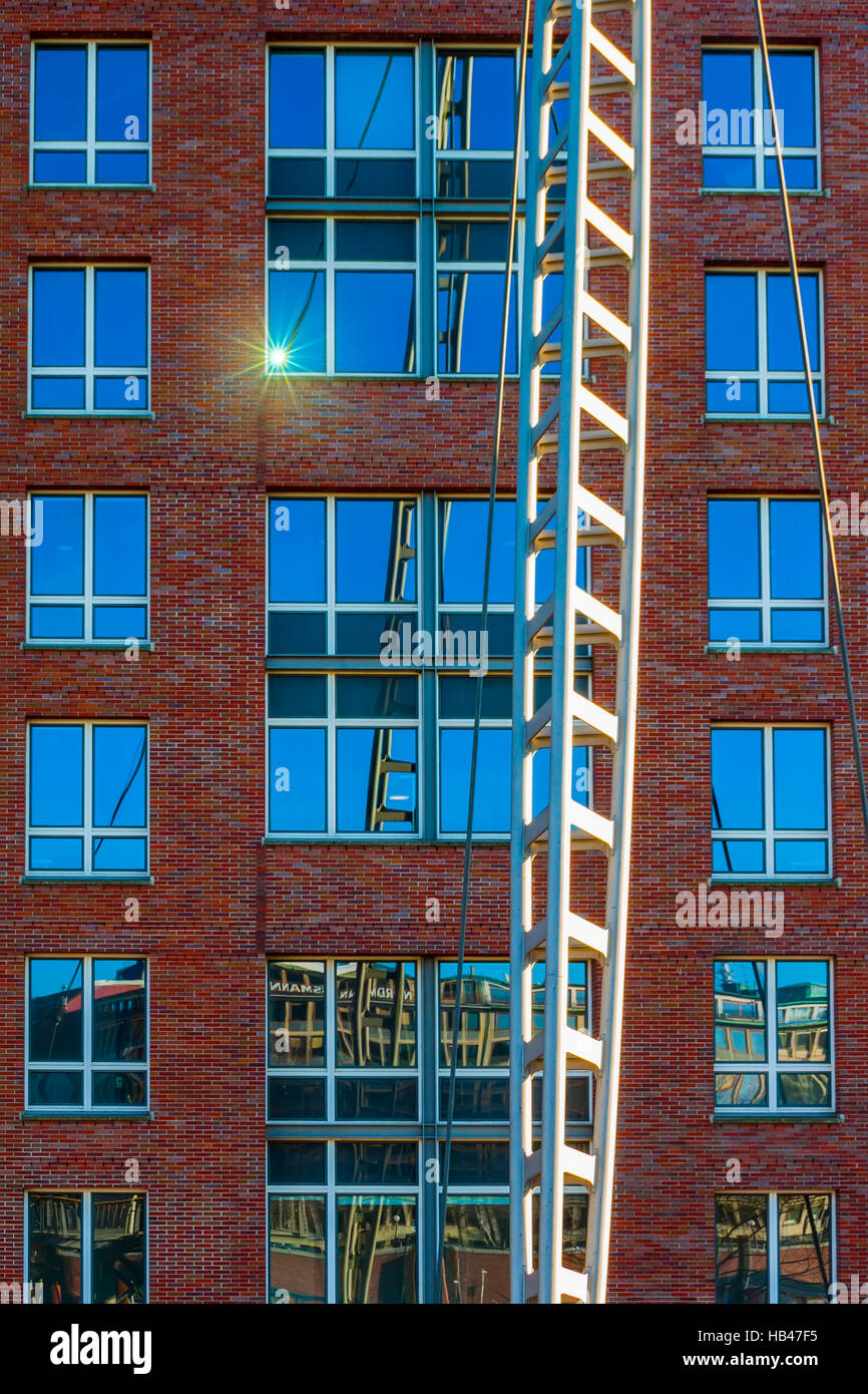 Spiegelung in buildi Fotos und Bildmaterial in hoher Auflösung Alamy