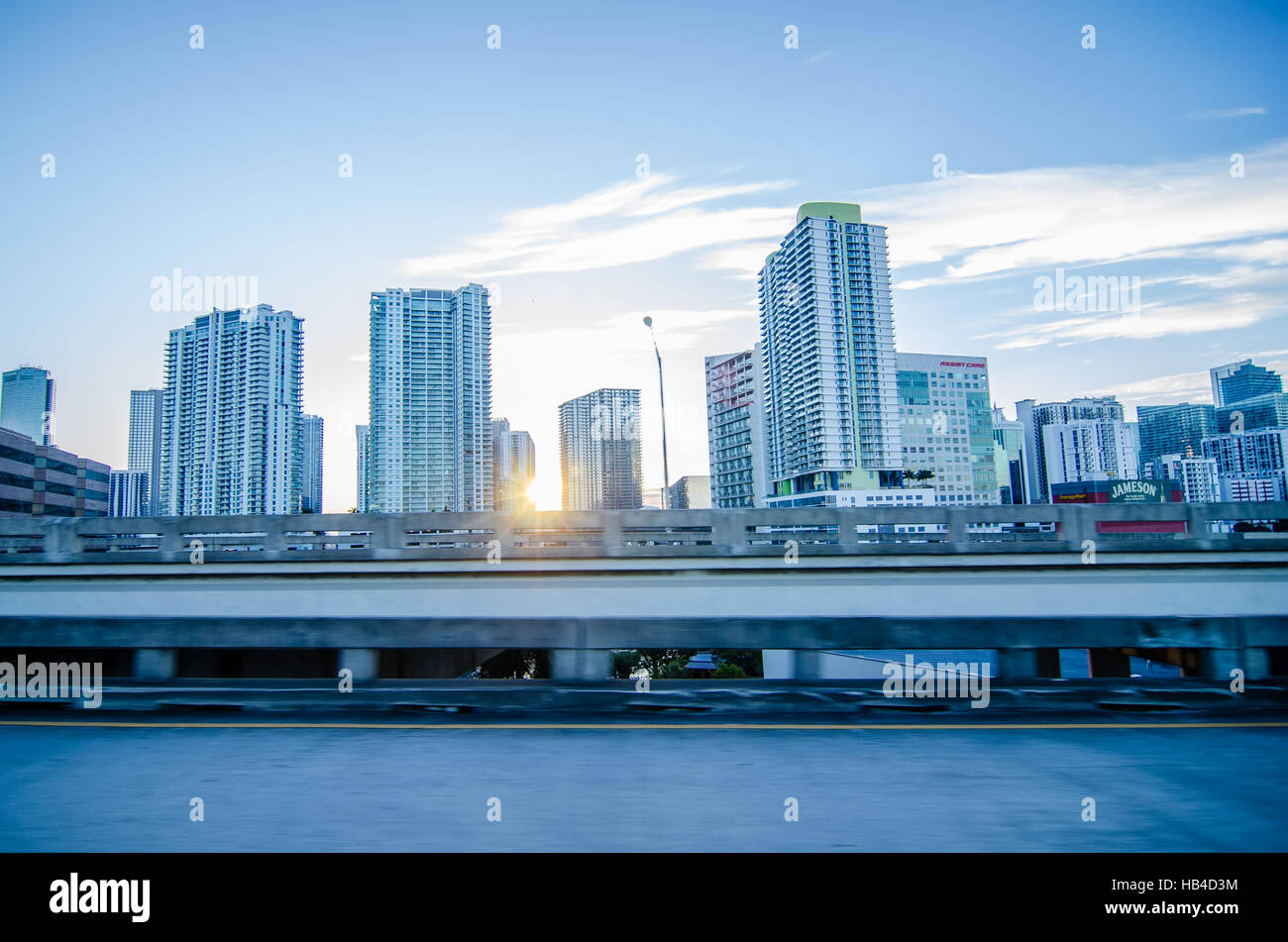 Skyline von Miami Florida und Straßen Stockfoto