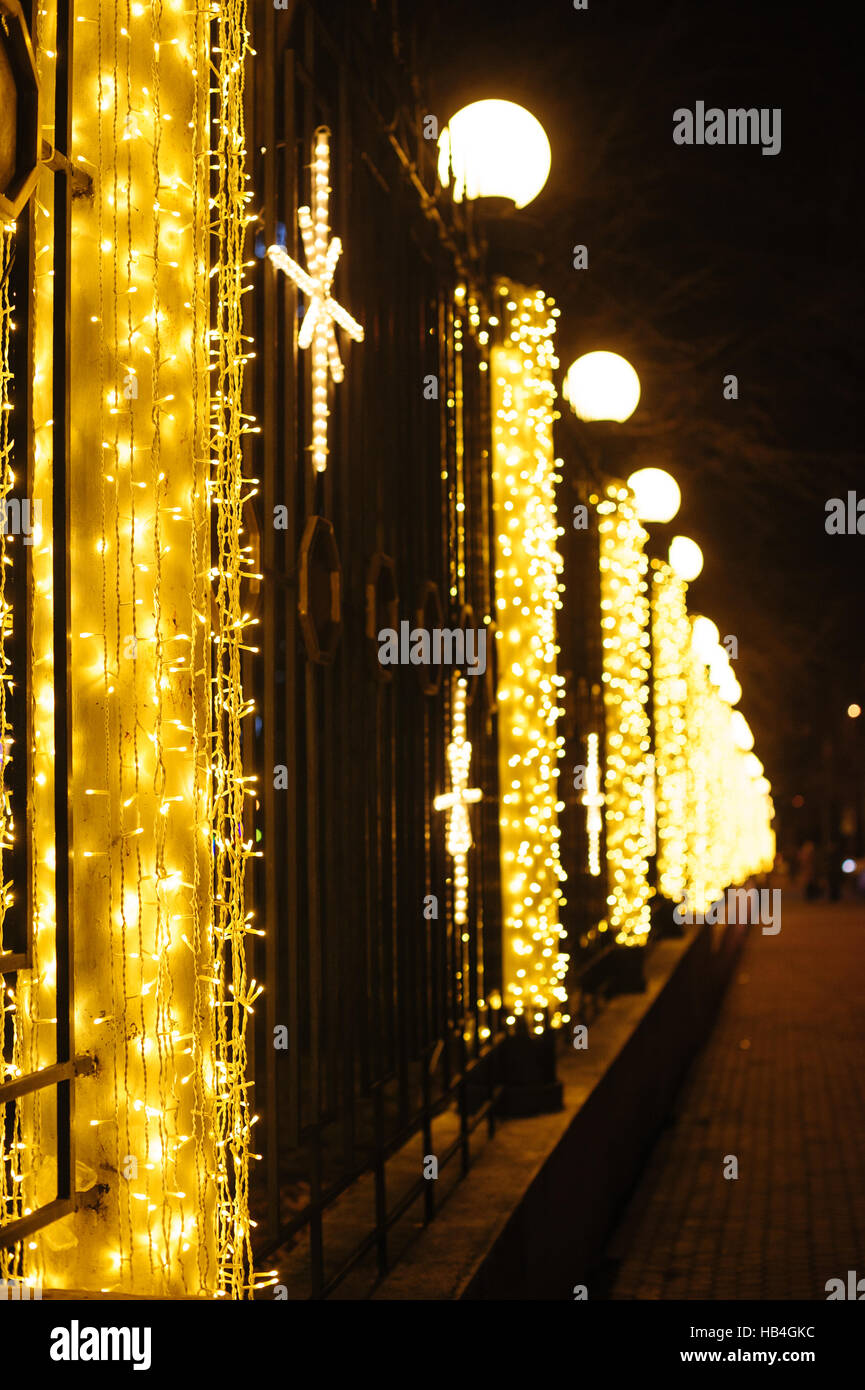 Nacht Beleuchtung Dekoration zu Weihnachten im Park Stockfoto