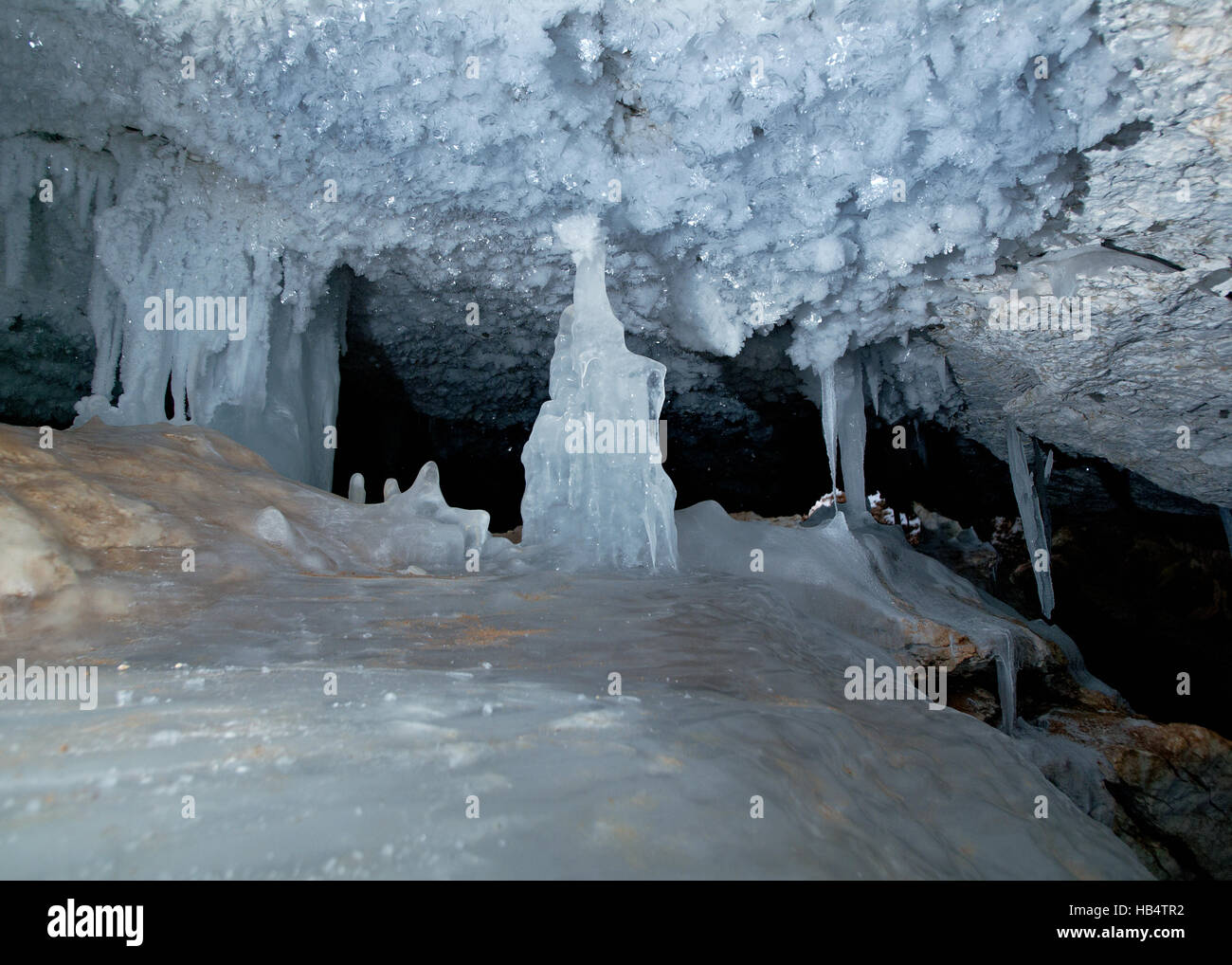 Grot Golubinskaya Höhle Stockfoto