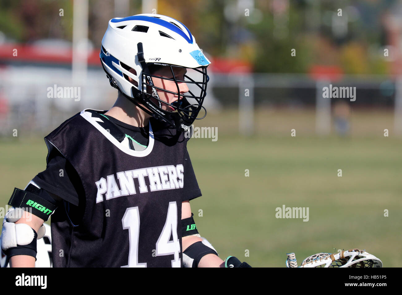 10 zehn Jahre alten Spielen Lacrosse Stockfoto