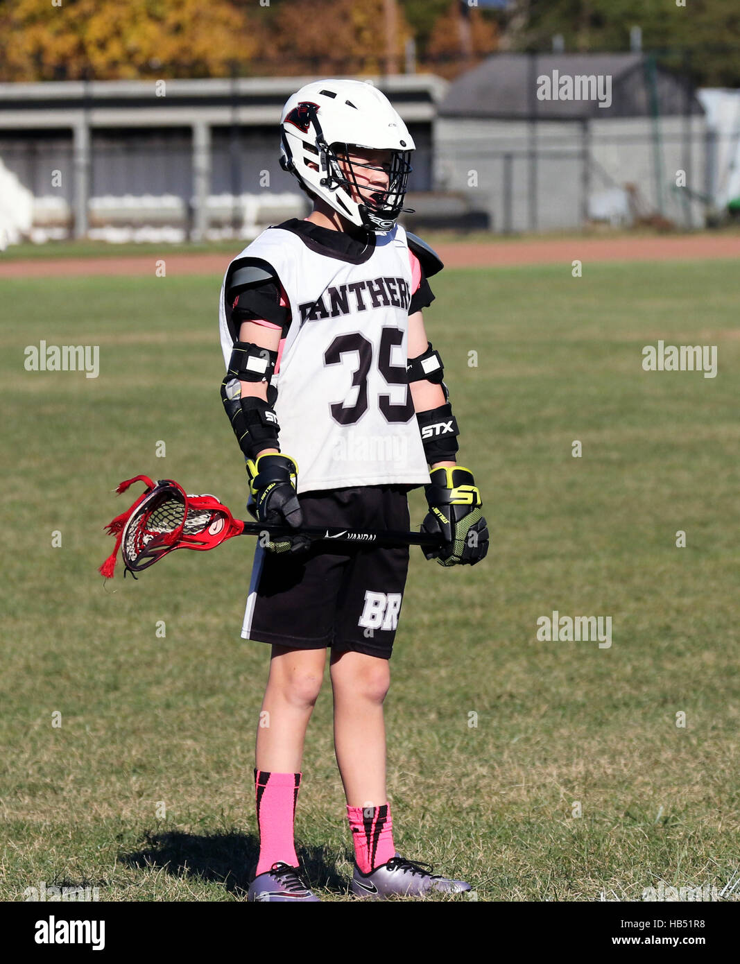 10 zehn Jahre alten Spielen Lacrosse Stockfoto