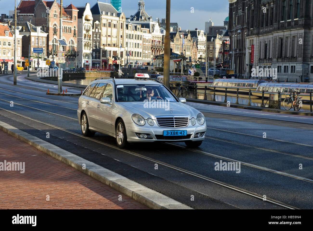 Taxi car and amsterdam Fotos und Bildmaterial in hoher Auflösung Alamy