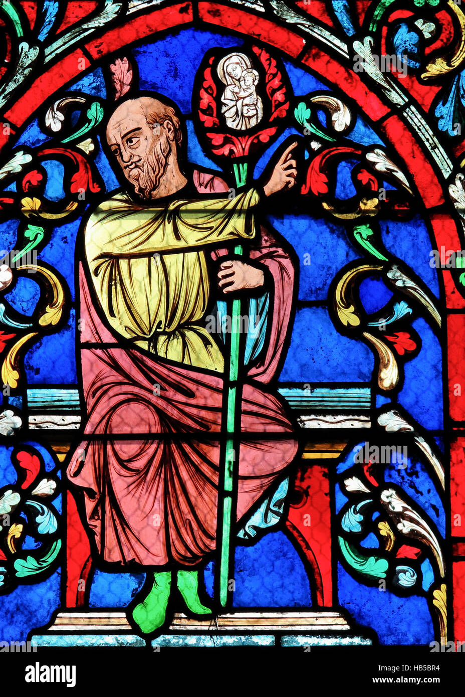 Detail der Baum von Jesse am 19. Jahrhundert Glasfenster in der Kathedrale von Notre Dame von Paris. Stockfoto