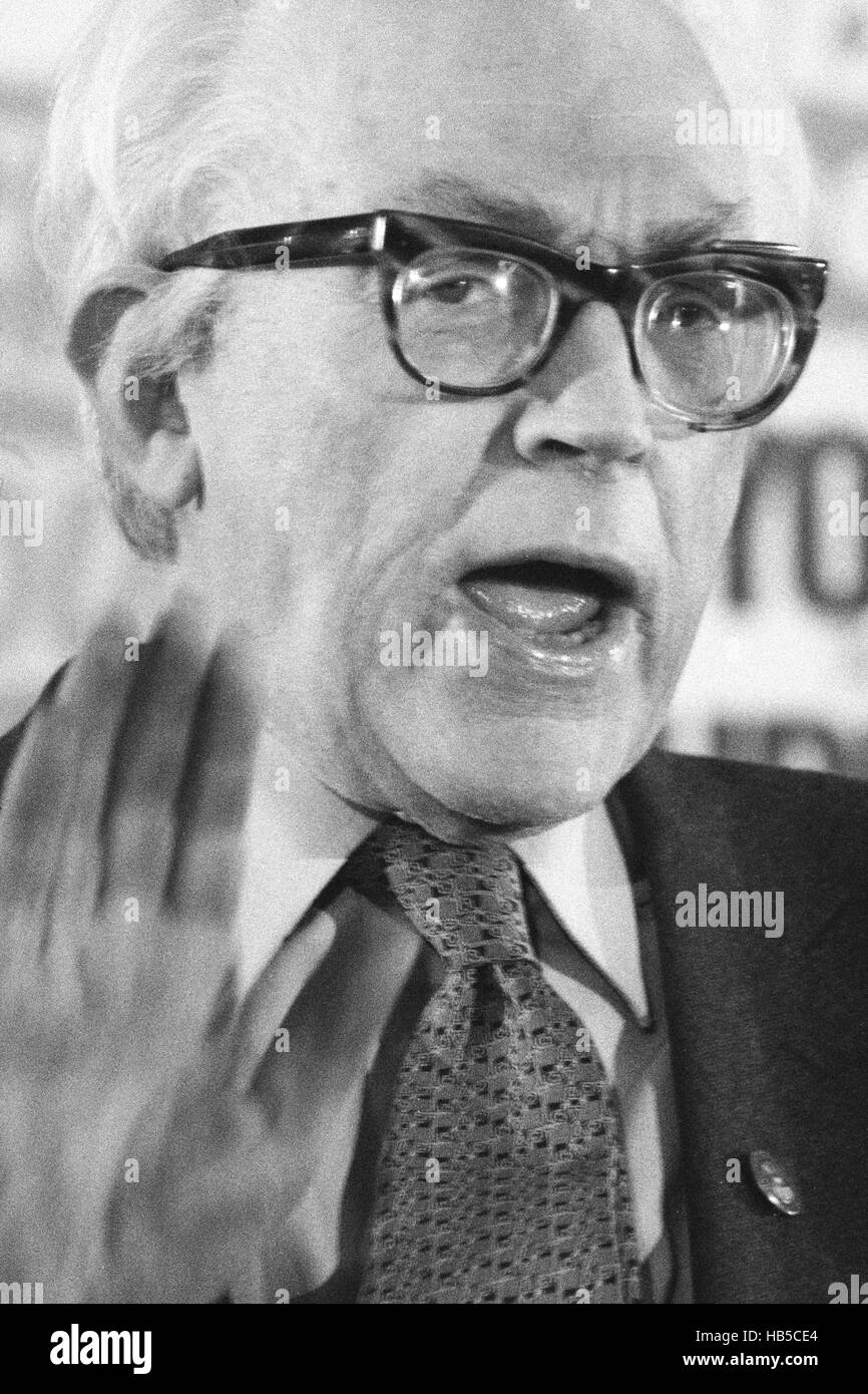 Labour Leader Michael Foot unterstützt Peter Tatchell als Labour-Kandidat für Bermondsey in der Bermondsey durch Wahl 1983 Stockfoto