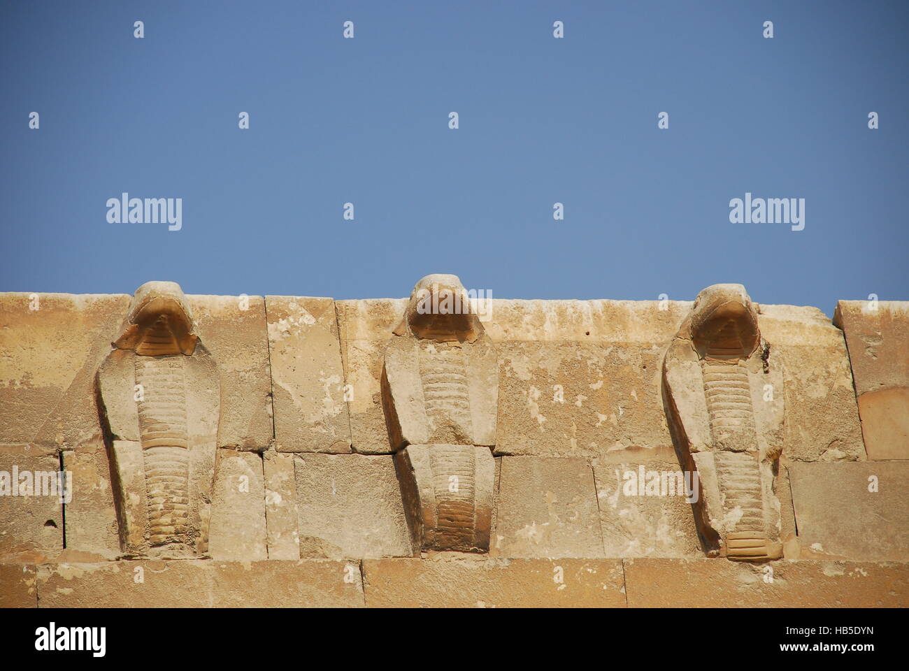 Cobra-Fries im Komplex des Königs Zoser am Saqaara-Ägypten 2700 v. Chr. Stockfoto