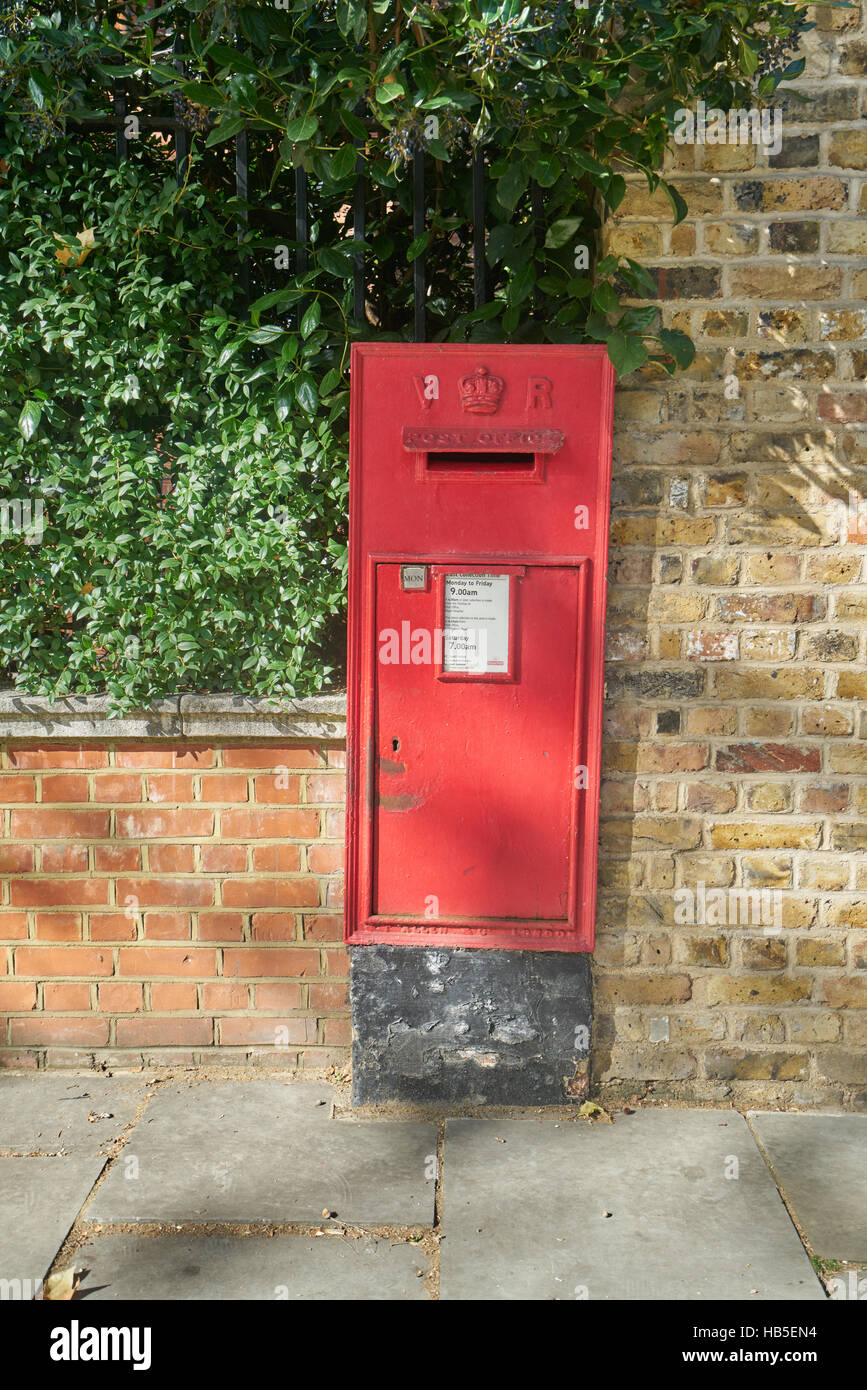 roten Briefkasten, Chelsea viktorianischer Briefkasten Stockfoto