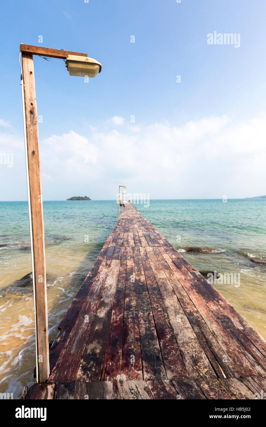 Hölzerne Pier auf Koh Rong Island, Kambodscha, Süd-Ost Asien Stockfoto