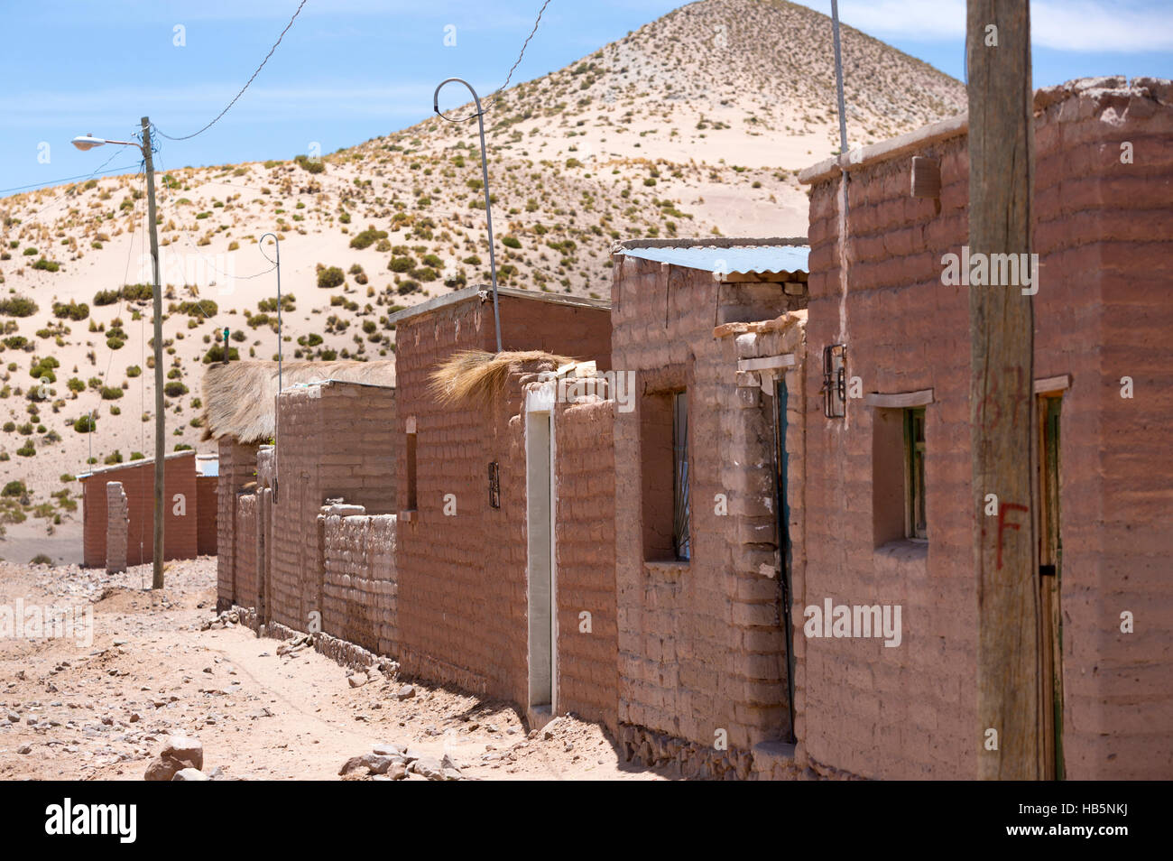 Adobe Häuser auf bolivianischen Altiplano Anden Berge, Bolivien Stockfoto