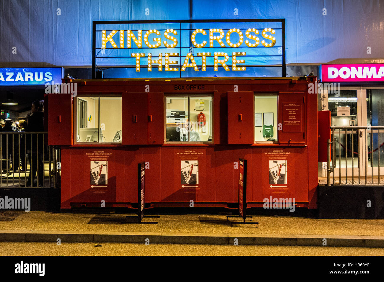 London, England, Vereinigtes Königreich: Nächtliche äußere des Königs Kreuz Theater Buchungsbüro Stockfoto