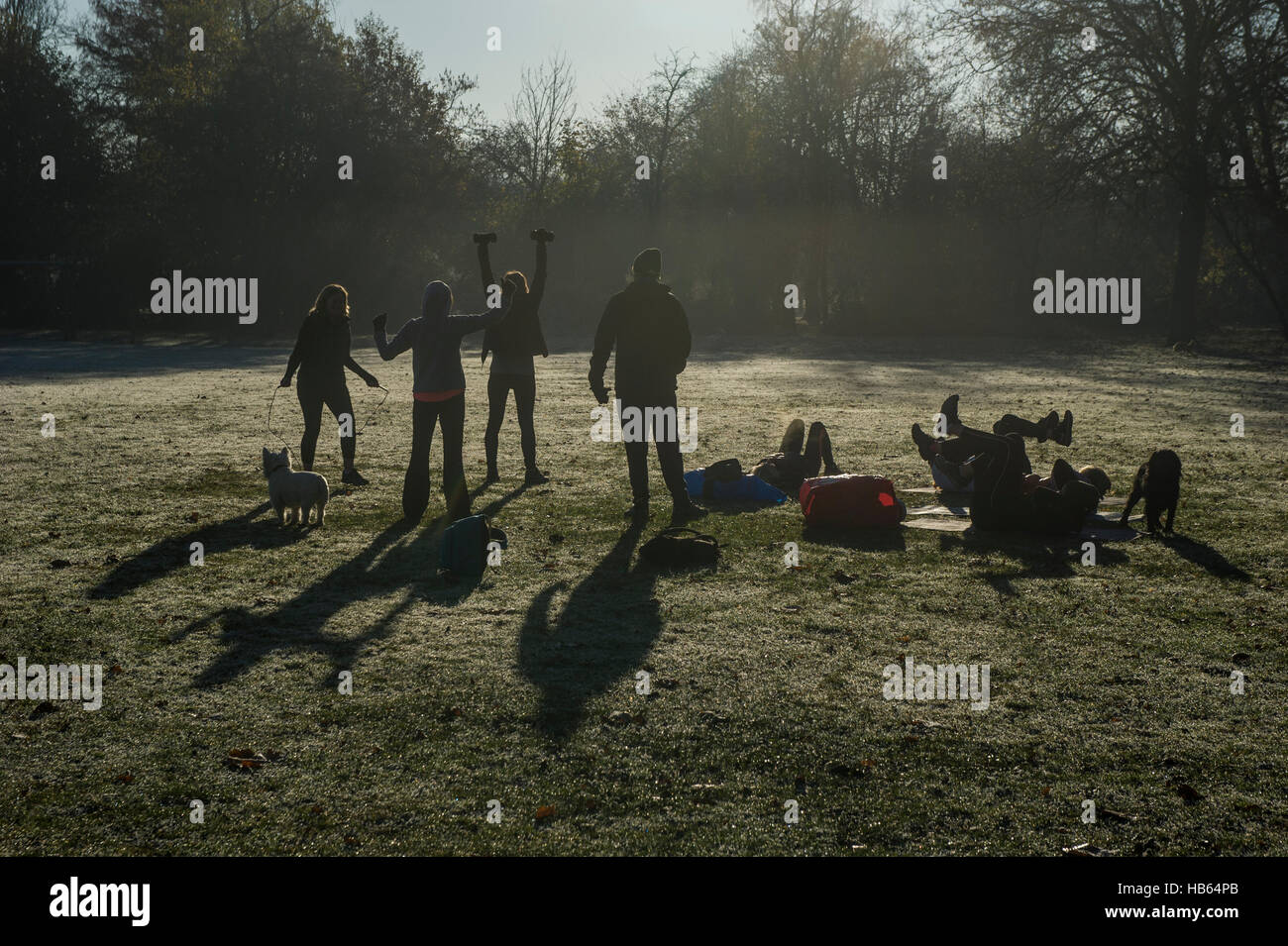 Am frühen Morgen Übung in einem Londoner park Stockfoto