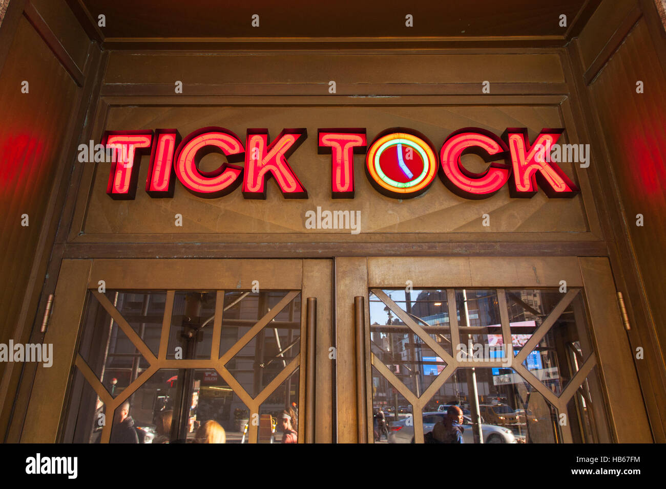 Tick Tock Diner auf 34th Street und 8th Avenue, Midtown, Manhattan, New York City, Vereinigte Staaten von Amerika. Stockfoto