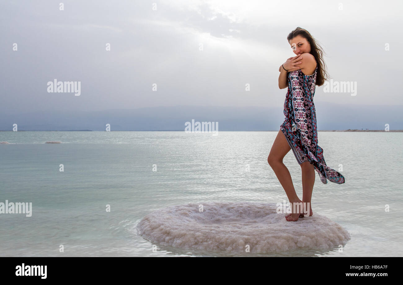 Mädchen am Toten Meer Stockfoto