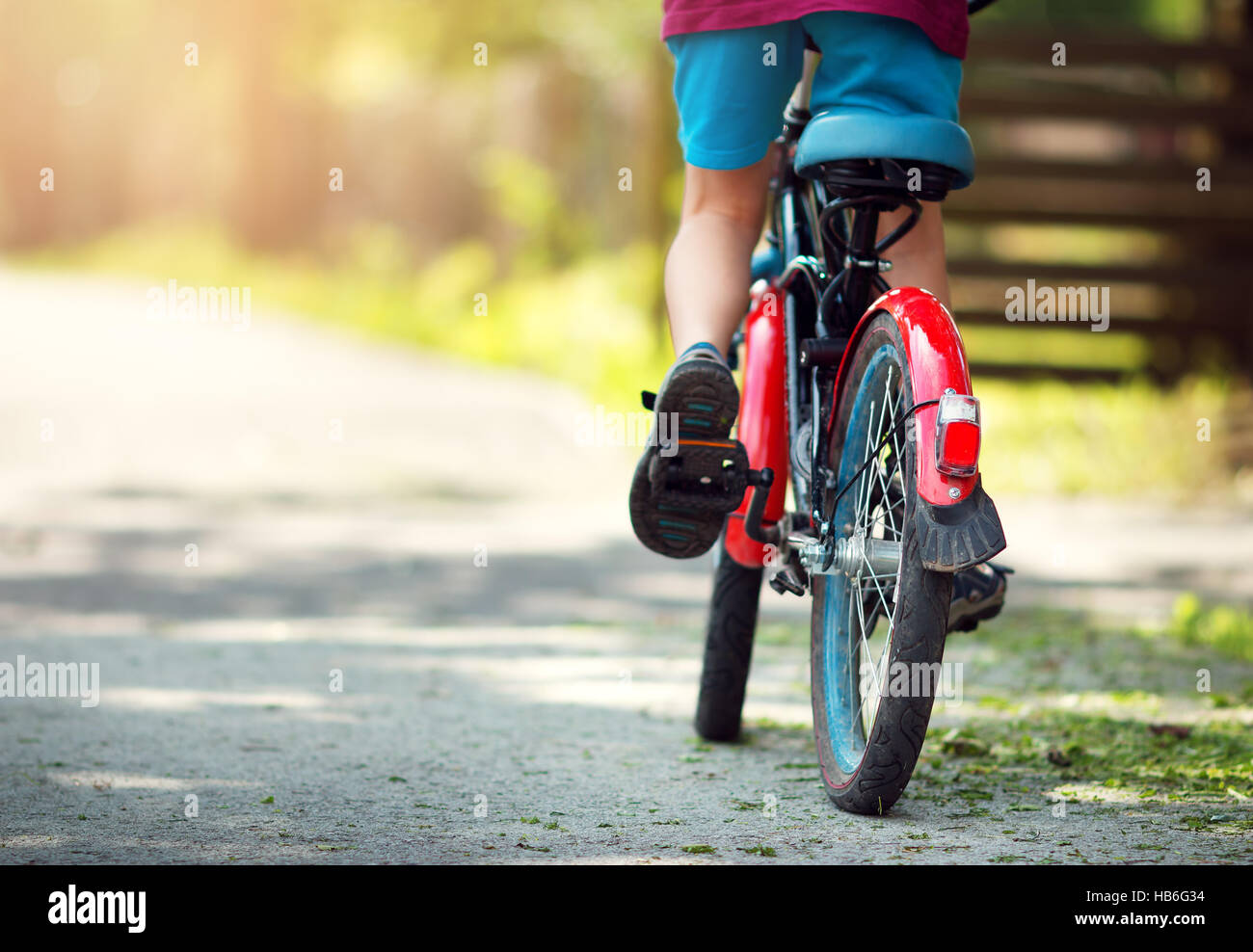 Kind auf dem Fahrrad Stockfoto