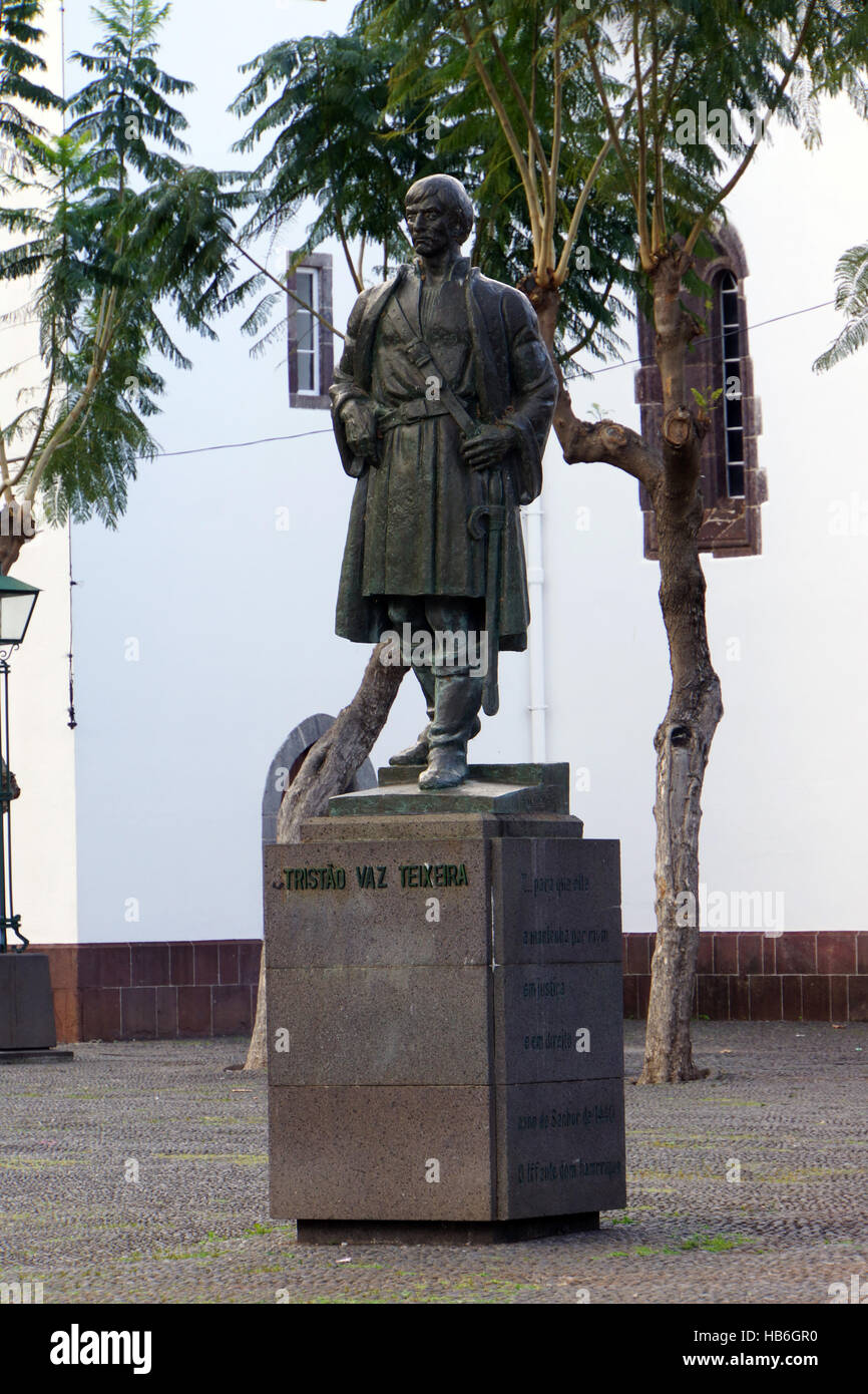 Tristao Vaz Teixera-Denkmal Vor der Kirche Stockfoto