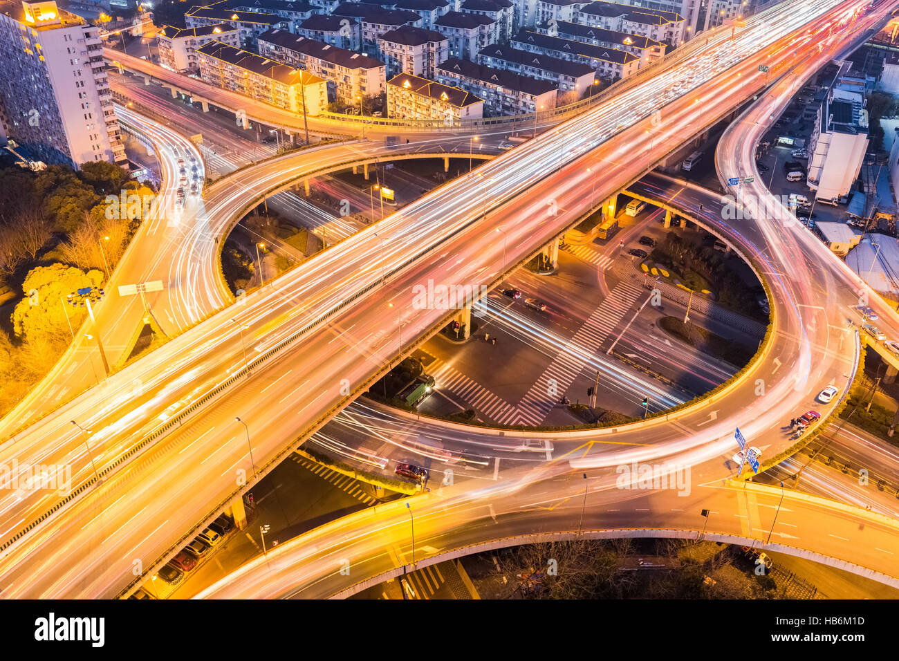 Stadt Überführung Nahaufnahme in anstrengenden Nacht Stockfoto