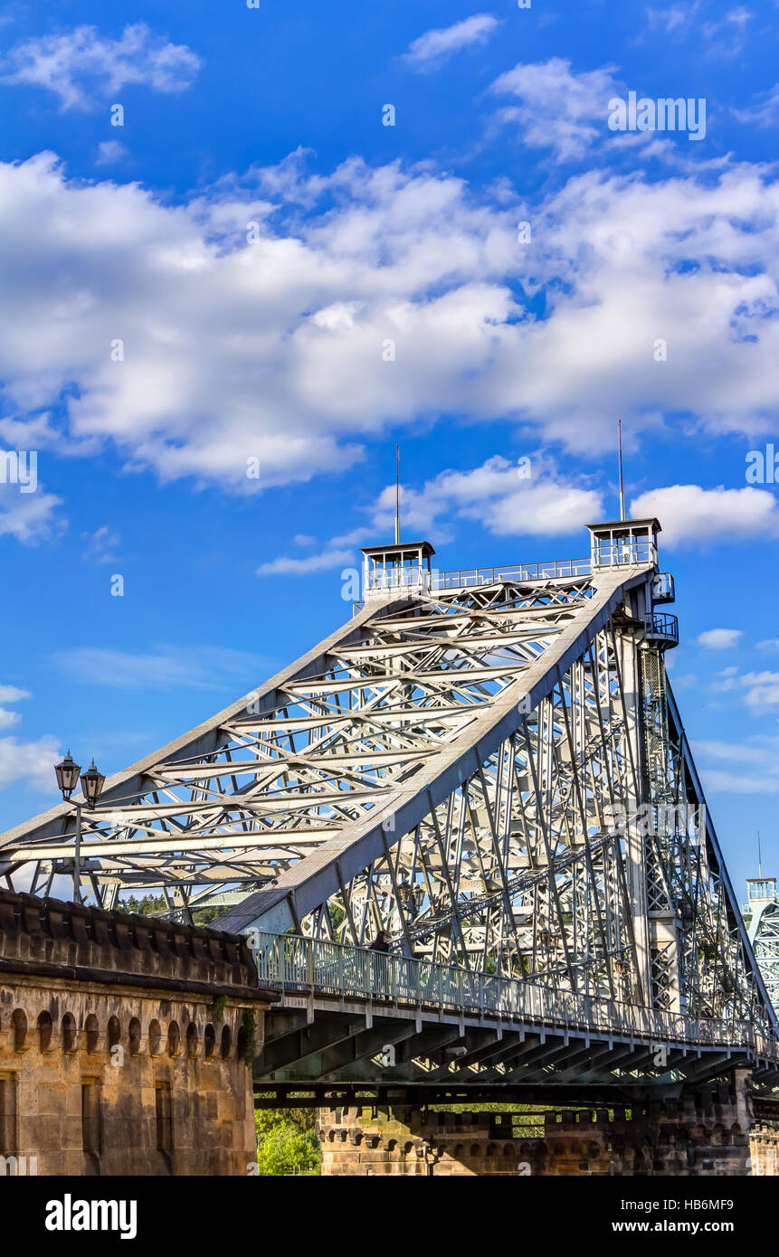 Blaues Wunder in Dresden - Loschwitzer Brücke Stockfoto