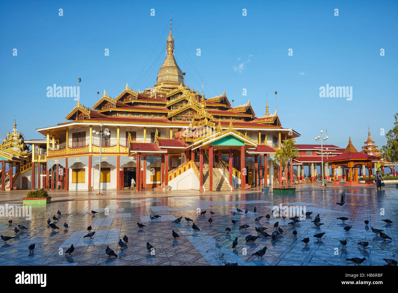 Tha Ley Phaung Daw Oo Pagode, Inle Lake, Myanmar Stockfoto