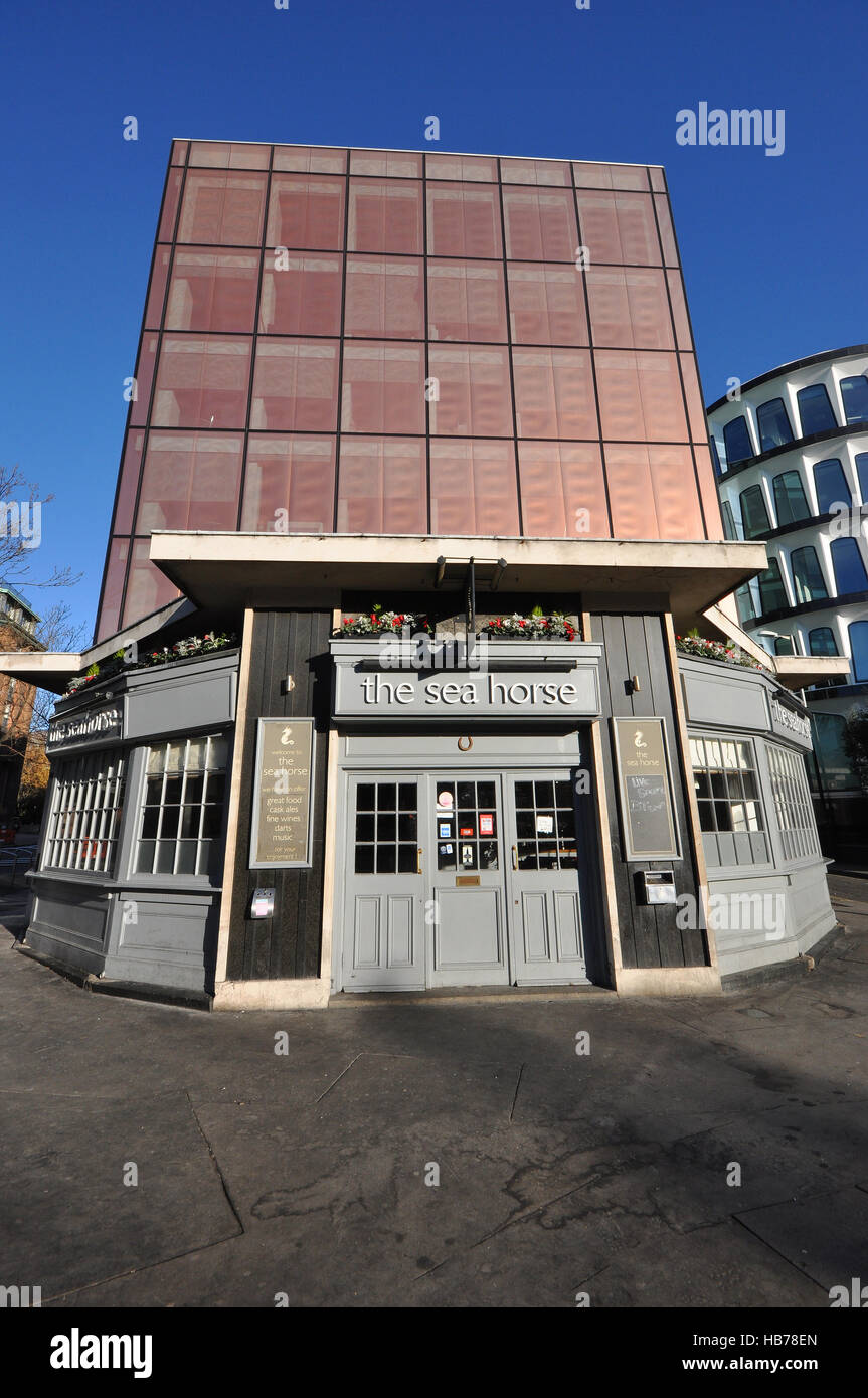 Das Sea Horse ist ein gemütliches Pub in der Bank, in der Nähe des Mansion House, London, Großbritannien. Kleine Public House Stockfoto