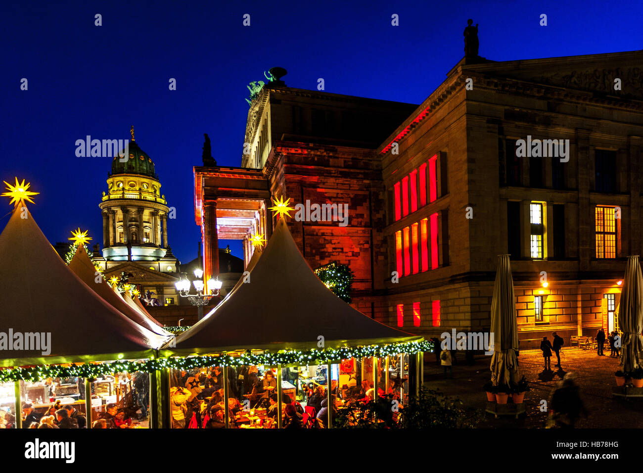 Berlin Weihnachtsmarkt, Berlin Gendarmenmarkt Nacht Deutschland Weihnachten Stockfoto