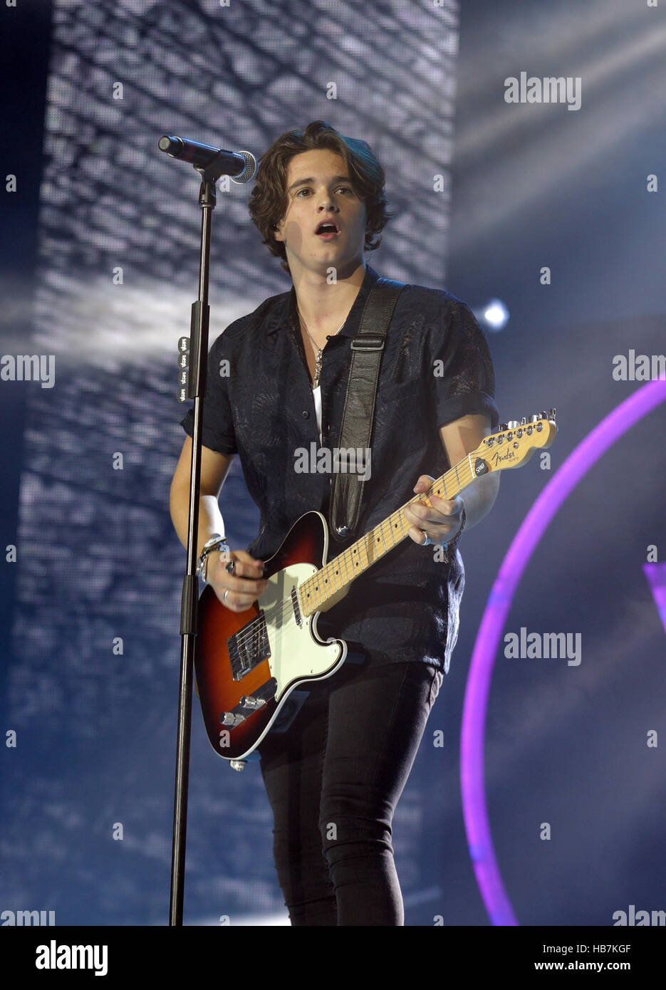 Bradley Simpson Von Der Vamps Auf Der Buhne In Der Hauptstadt Jingle Bell Ball Mit Coca Cola In Der Londoner O2 Arena Presseverband Foto Bild Datum Sonntag 4 Dezember 16 Bildnachweis Sollte Lauten